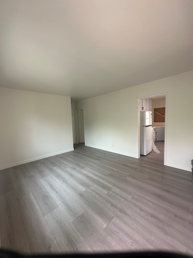 Building Photo - 205 W Palmer Ave