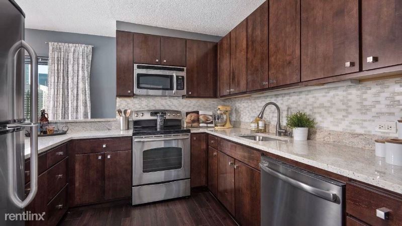 Foto principal - 820 N LaSalle Dr