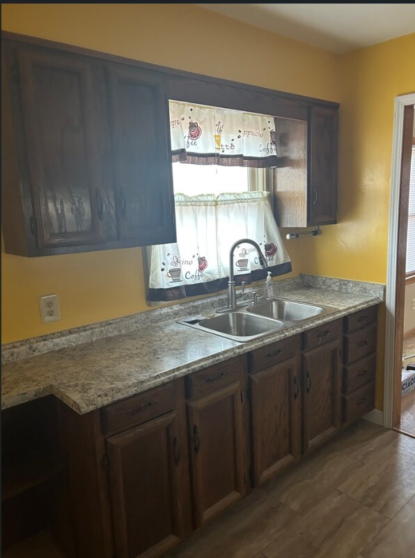 Foto del edificio - 561 N Knight St