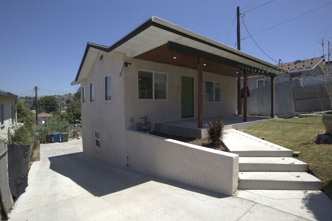 Foto del edificio - 4913 Lynnfield St