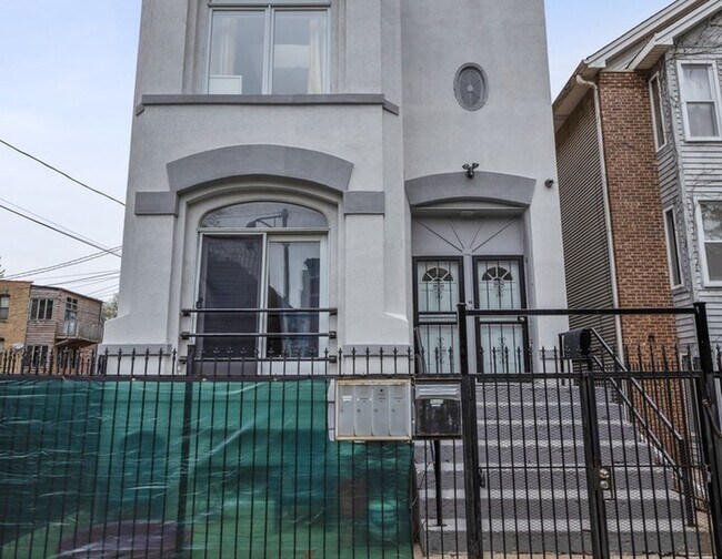 Building Photo - 2042 W Crystal St