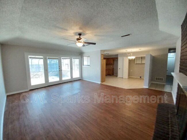 Building Photo - 1100 Sandy Trail Dr