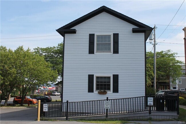 Building Photo - 209 W Main St