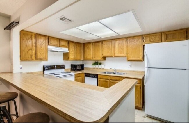 Foto del edificio - 1645 W Baseline Rd