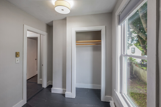 Building Photo - 89 Pleasant St