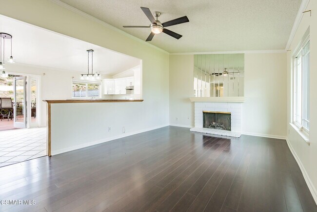 Foto del edificio - 6894 N Auburn Cir