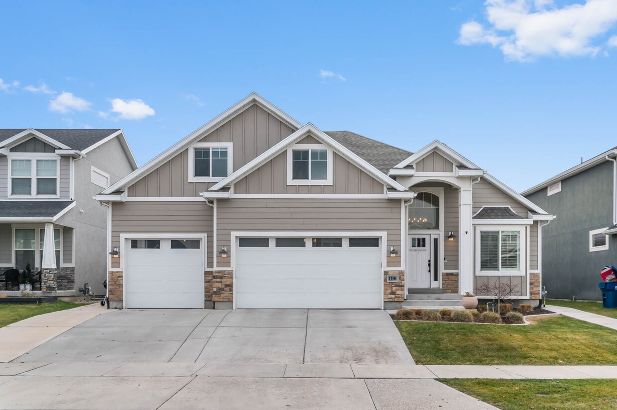 Primary Photo - 196 E Water Ln