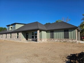 Building Photo - 214 E Lyndale Dr