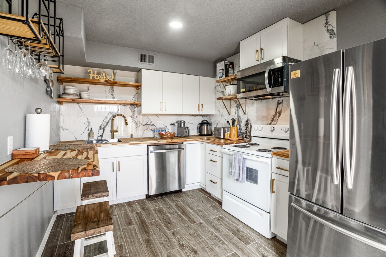 Foto principal - 908 Alcazar St NE