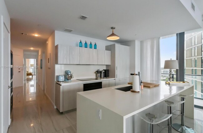 Foto del edificio - 480 NE 31st St