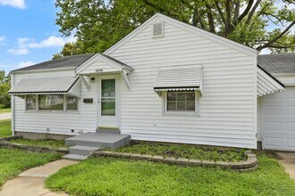 Building Photo - 10139 Cabot Dr