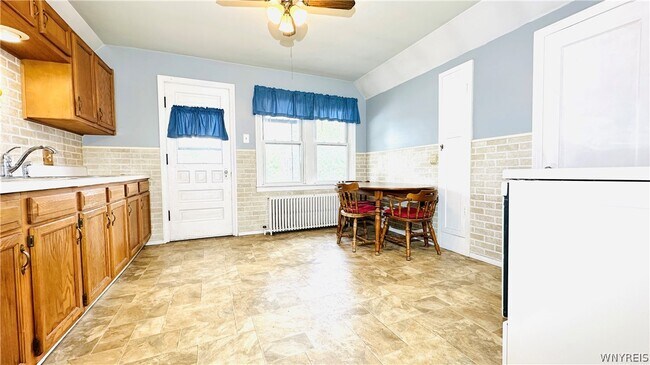 Foto del edificio - 2498 Woodlawn Ave