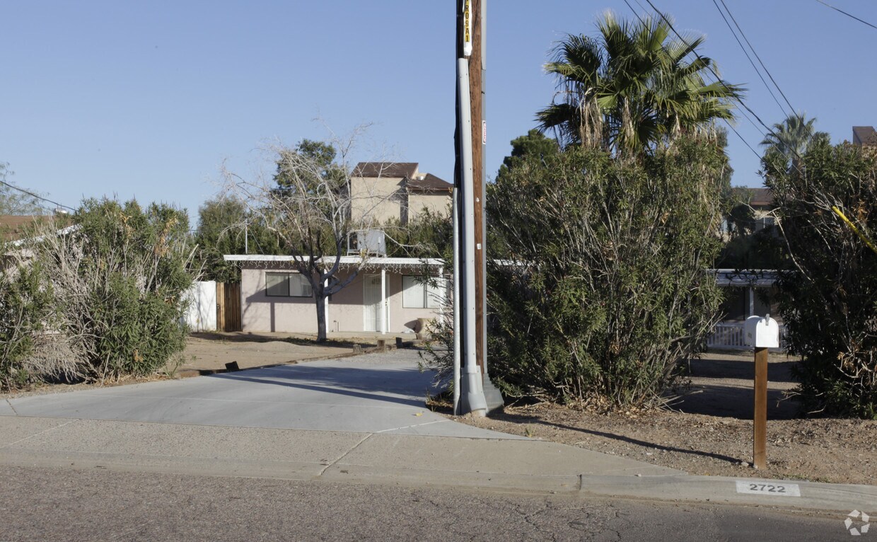 Foto del edificio - 2722-2726 W Myrtle Ave