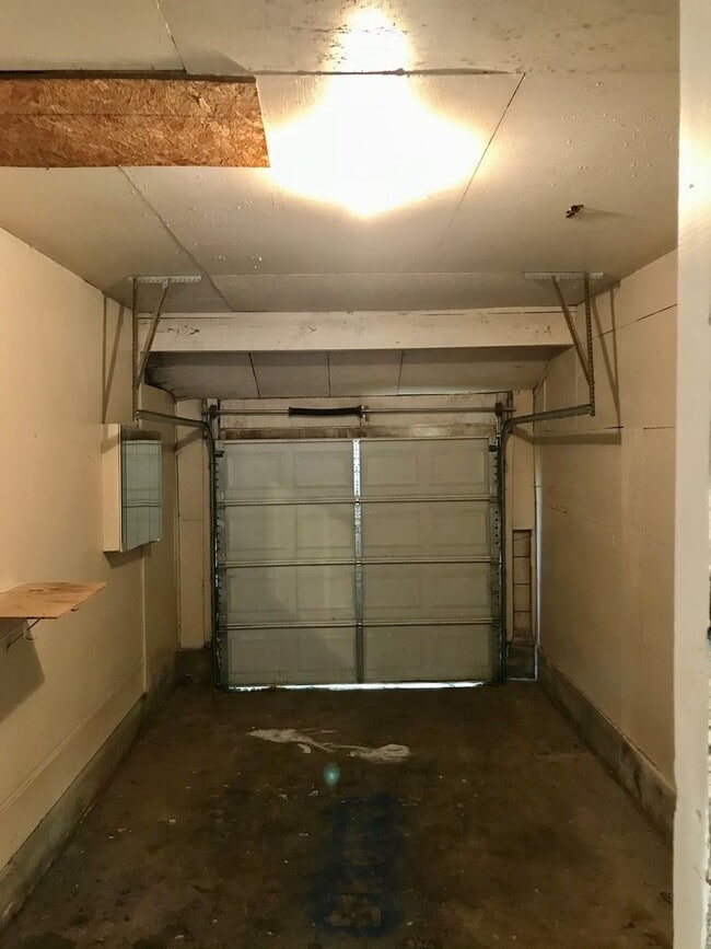 Building Photo - Cute 2 bed, 1 bath, 1 car garage in North ...