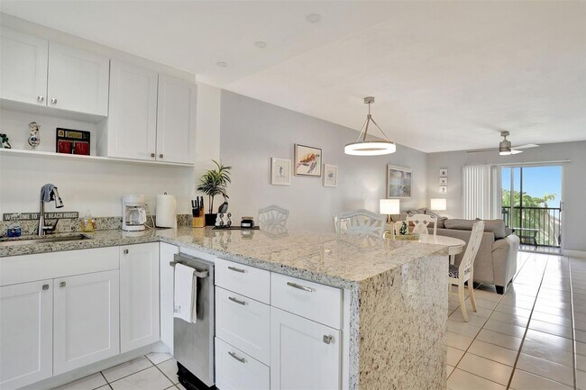 Foto del edificio - 2350 Northeast 14th Street Causeway Apt #4...