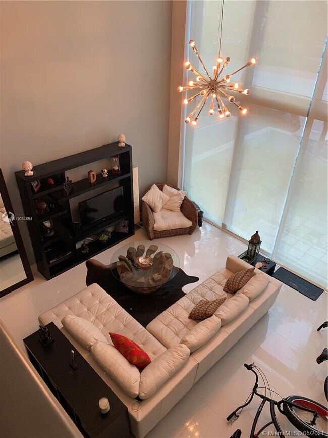 Foto del edificio - 6000 Collins Ave