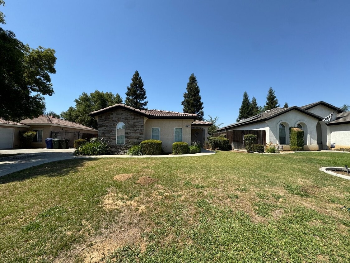 Primary Photo - Northwest Bakersfield Home!