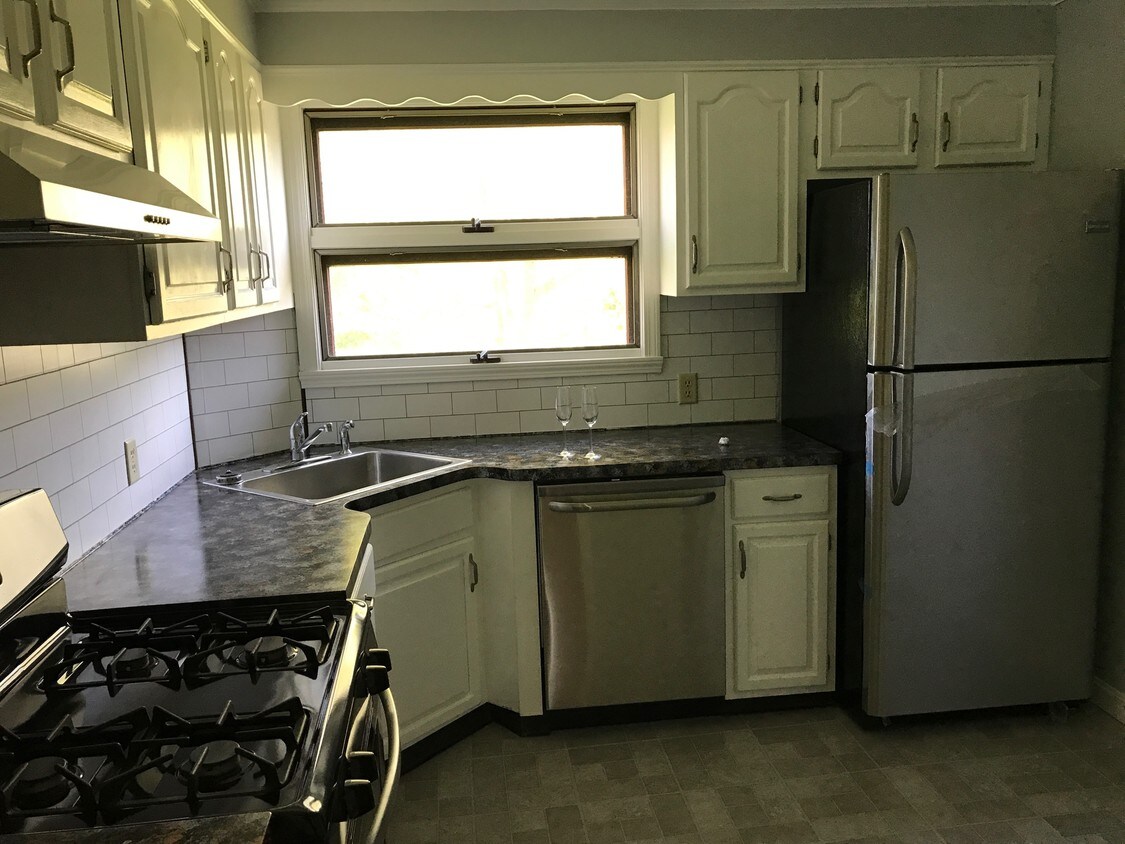 Primary Photo - 268 Arnold St