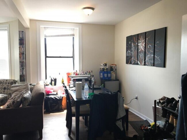 Foto del edificio - NO BROKER FEE!  BRIGHTON 3 BED/1.5 BATH WITH C AND D LINE ACCESS - CENTRAL AIR