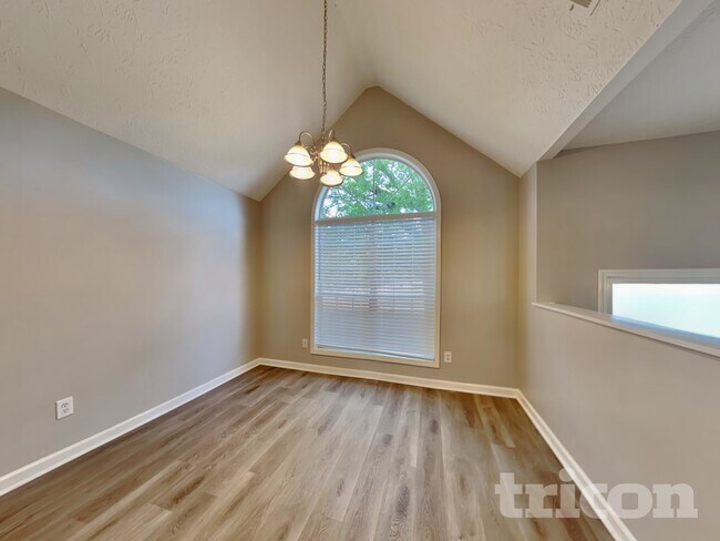 Foto del edificio - 241 Huntington Dr