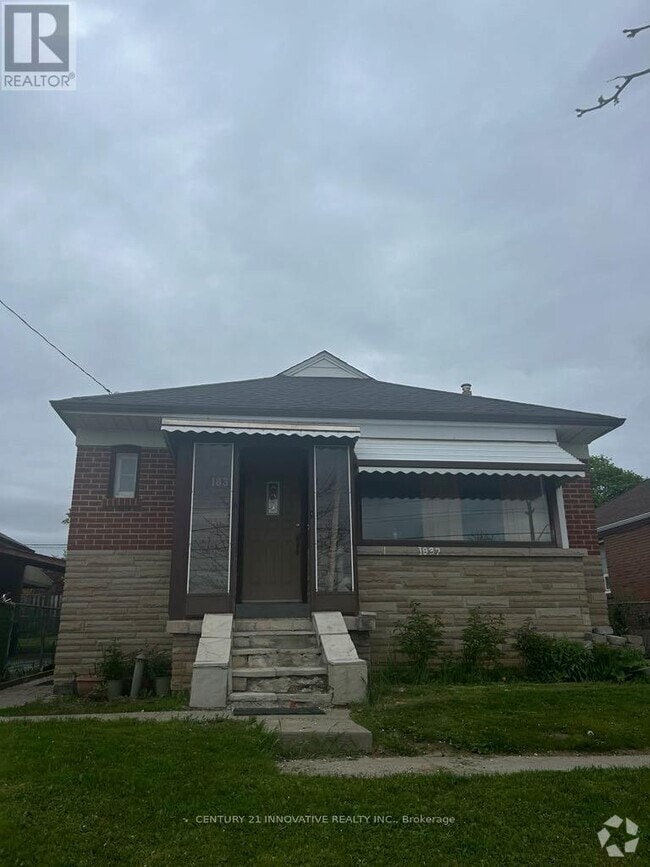 Building Photo - 1837 Victoria Park Ave