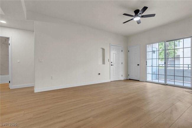 Foto del edificio - 3318 N Decatur Blvd