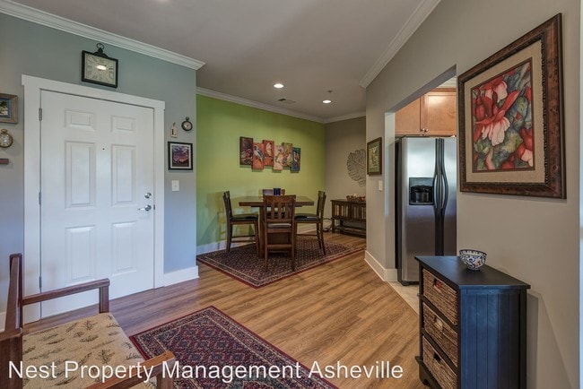 Building Photo - 9 Kenilworth Knolls