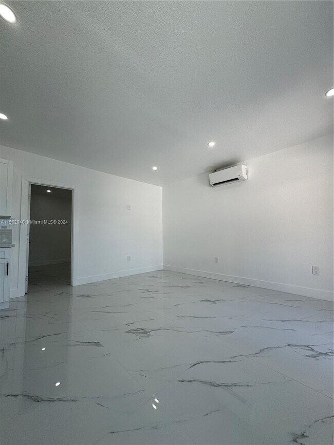 Building Photo - 1700 Thomas St