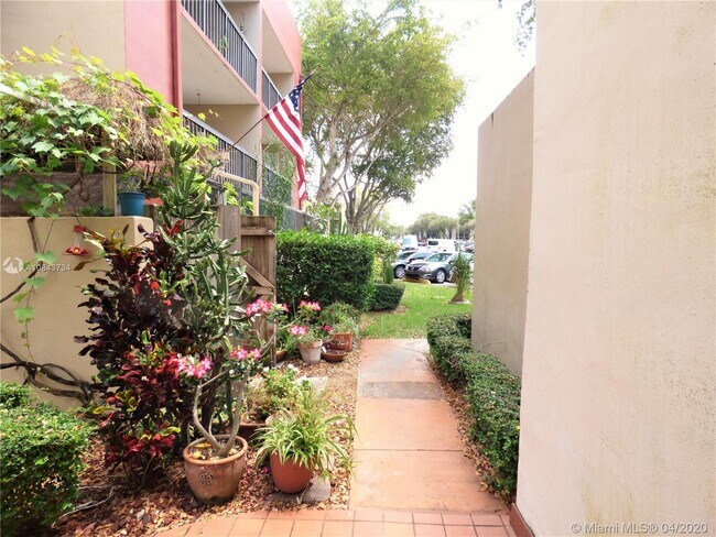 Foto del edificio - 10825 SW 112th Ave