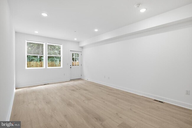 Foto del edificio - 3974 Reno St