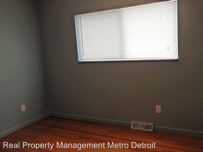 Building Photo - 35312 Dearing Dr