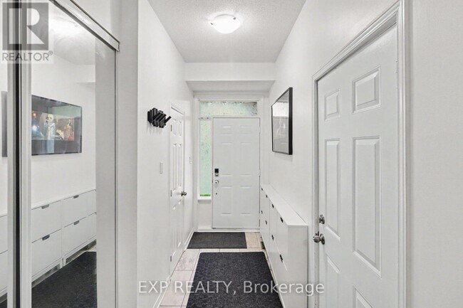 Building Photo - 46 San Remo Private