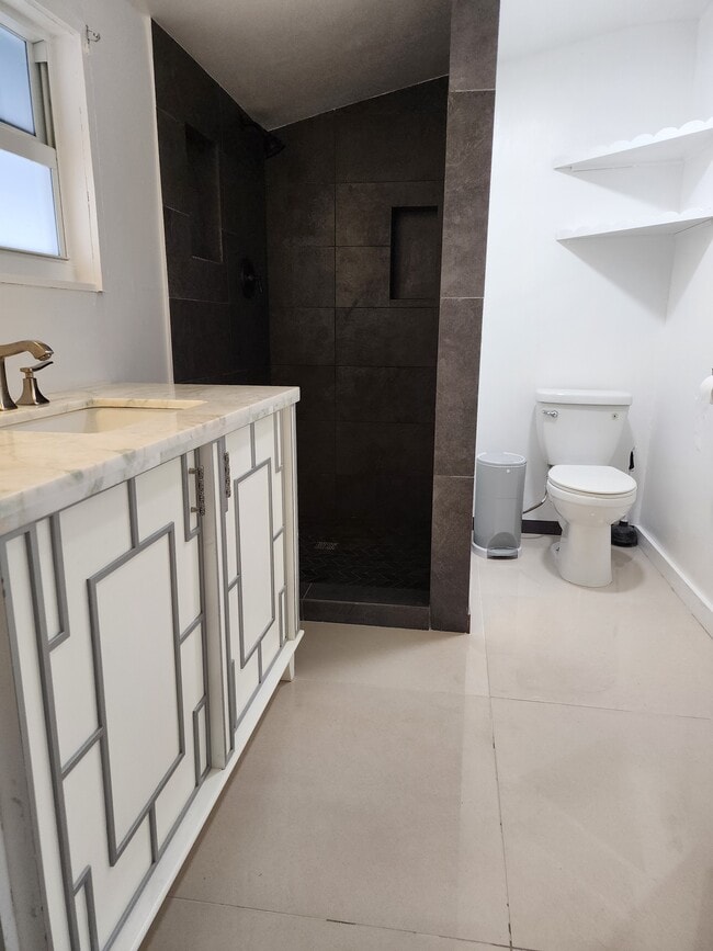 Building Photo - 5372 NE 17th Ave