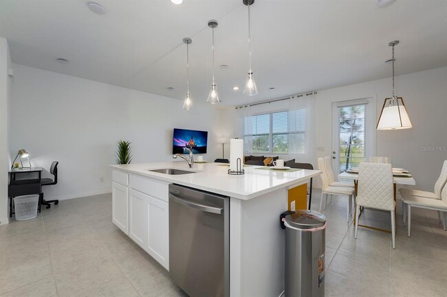Building Photo - 690 Longboat Dr