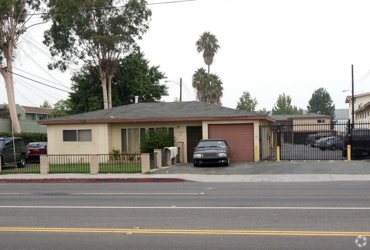 Primary Photo - 1357 S Greenwood Ave