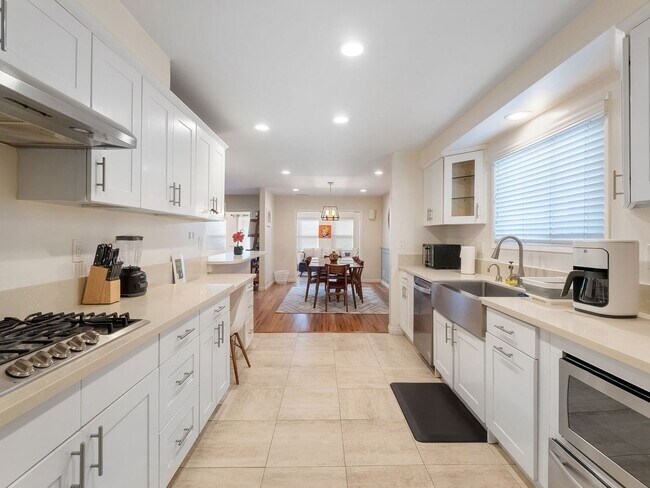 Foto del edificio - 3 Bedroom Single Family Home in Long Beach