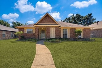 Building Photo - 2230 Cedarwood Dr