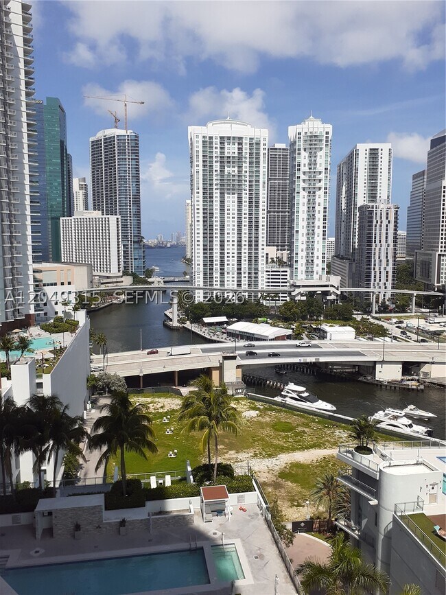 Foto del edificio - 90 SW 3rd St