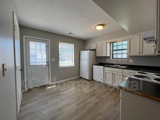 Foto del edificio - 808 SW Meadowridge Dr