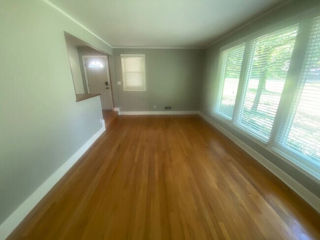 Foto del edificio - 1524 Alpine Dr