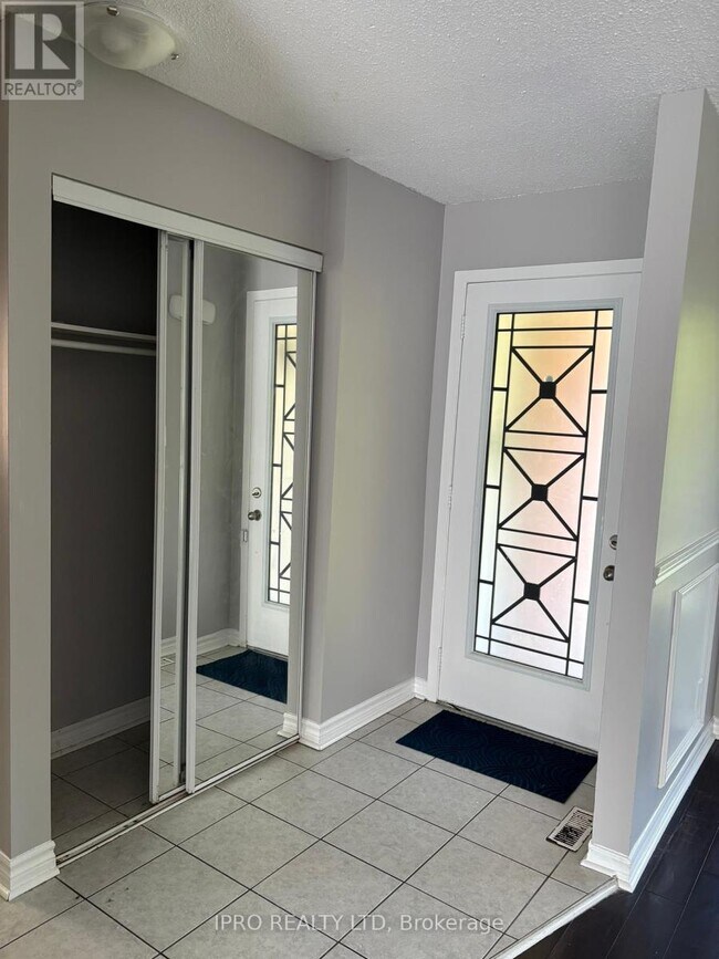 Building Photo - 3255 Anderson Crescent