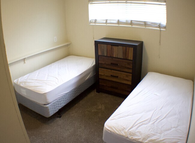 South Bedroom - 590 N 200 E