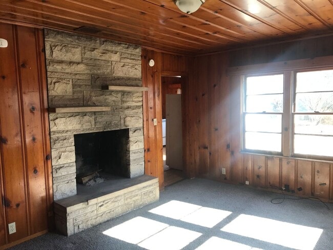 Building Photo - 2 Bedroom House - Pet Friendly