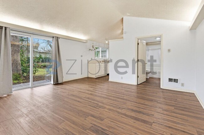 Foto del edificio - 1865 Brookside Ave NW