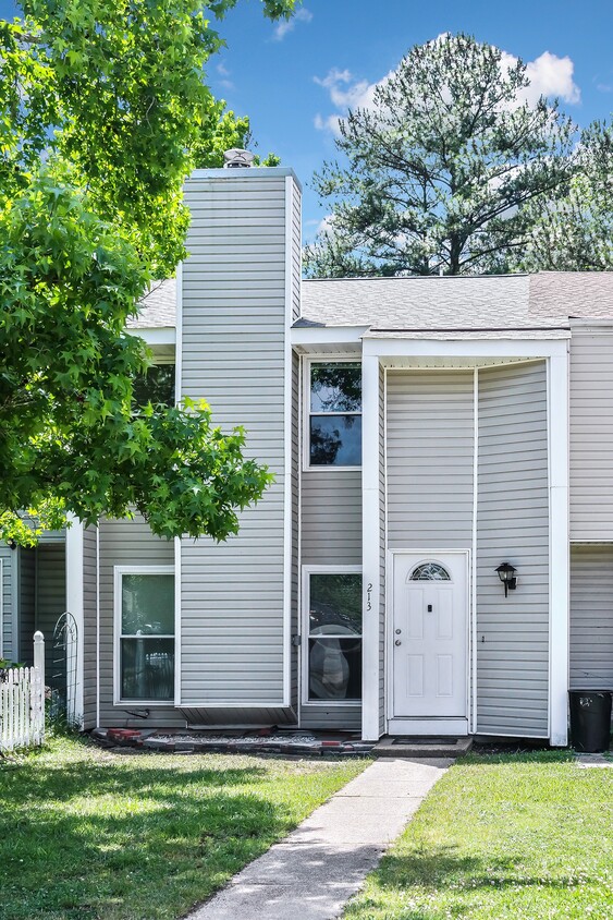 Foto principal - 213 Thalia Trace Dr