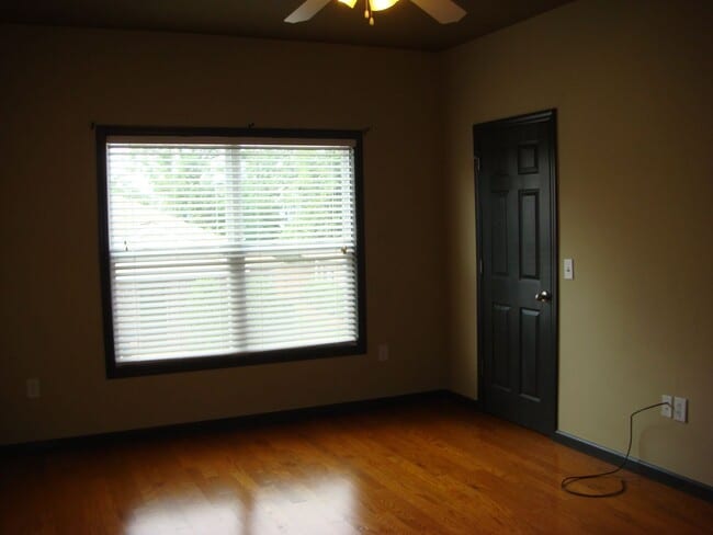 Building Photo - Wisteria Town Home For Rent!