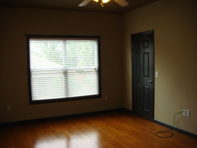 Foto del edificio - Wisteria Town Home For Rent!