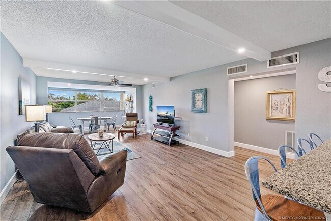 Foto del edificio - 1350 NE 14th Ct