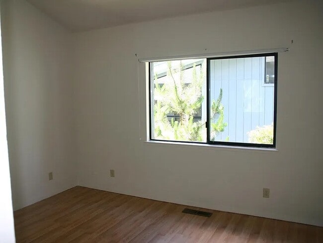 Building Photo - 1025 Funston Ave
