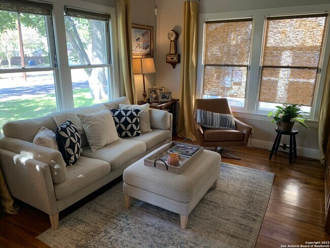 Foto del edificio - 906 Chicago Ave